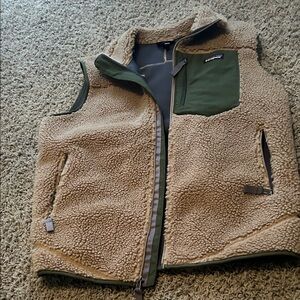 Patagonia men’s Fleece Vest - Tan and Green